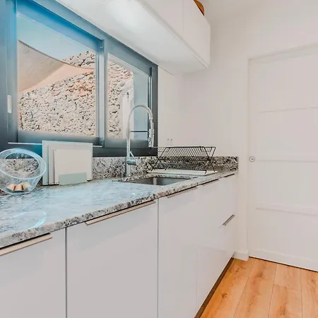 Peaceful Air-conditioned Haven With An Inner Courtyard شقة
