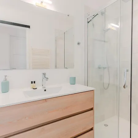 Peaceful Air-conditioned Haven With An Inner Courtyard Apartment